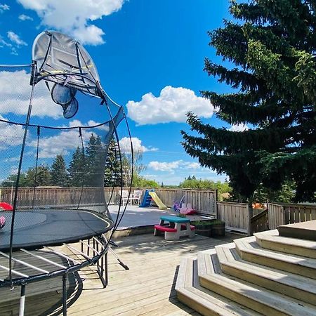 Cozy Basement Suite-溫馨小屋 Designated Parking YYC Екстериор снимка