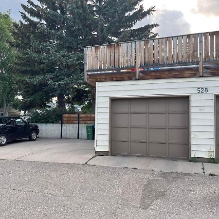 Cozy Basement Suite-溫馨小屋 Designated Parking YYC Екстериор снимка