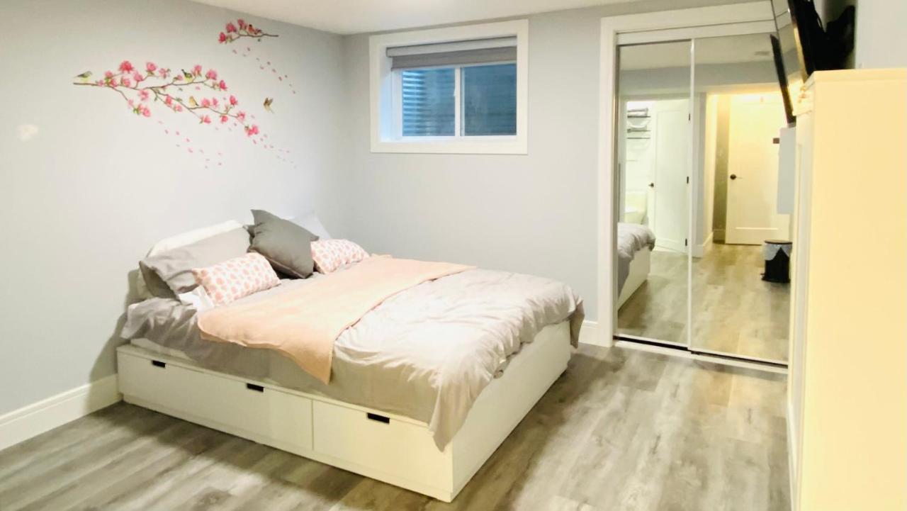 Cozy Basement Suite-溫馨小屋 Designated Parking YYC Екстериор снимка